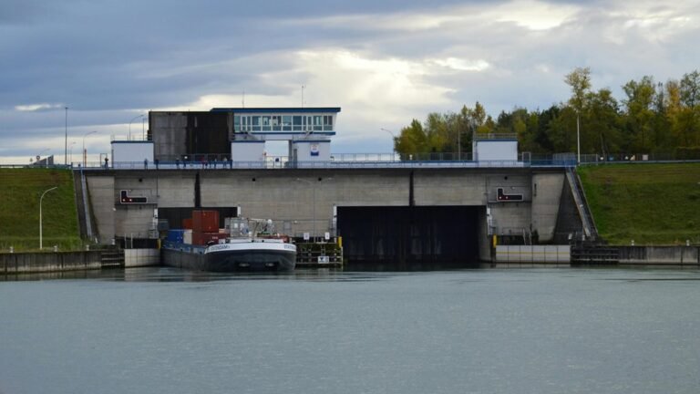 titan signal dock engine